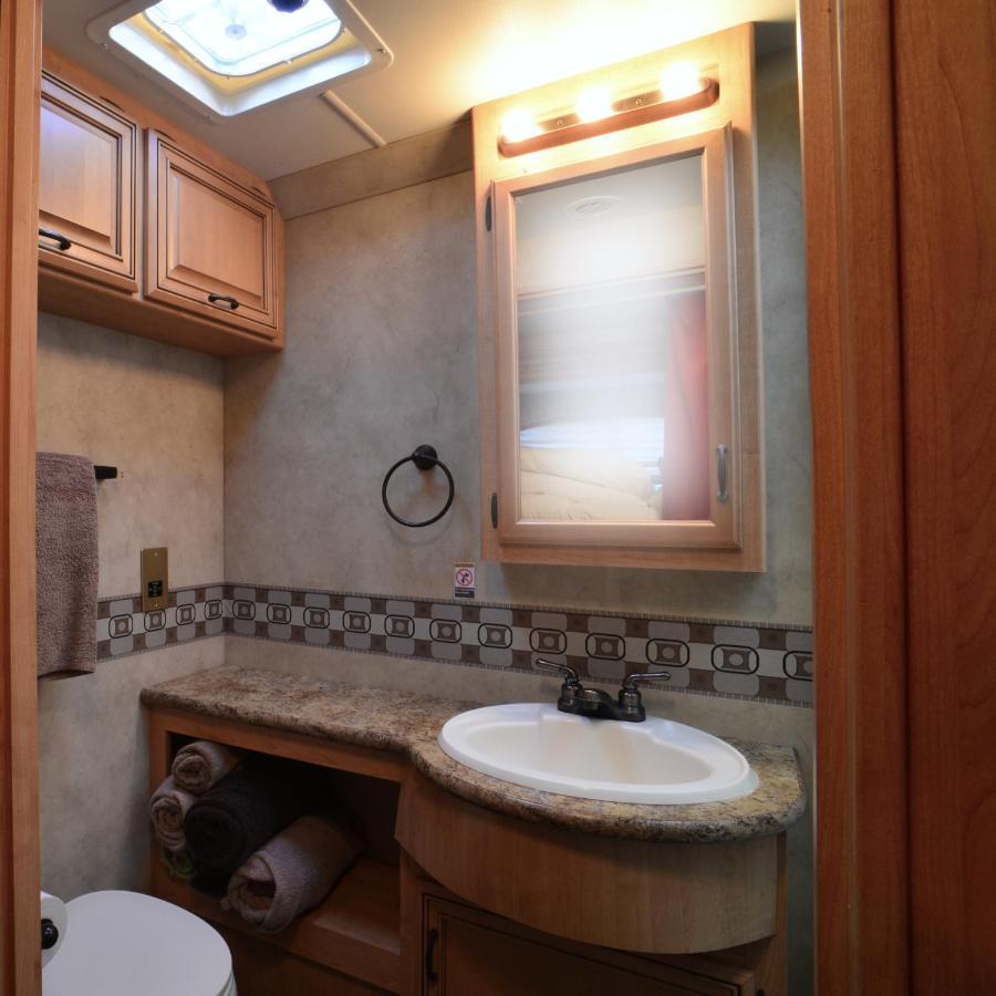 Luxury American Rv With Hot Tub West Chiltington ภายนอก รูปภาพ