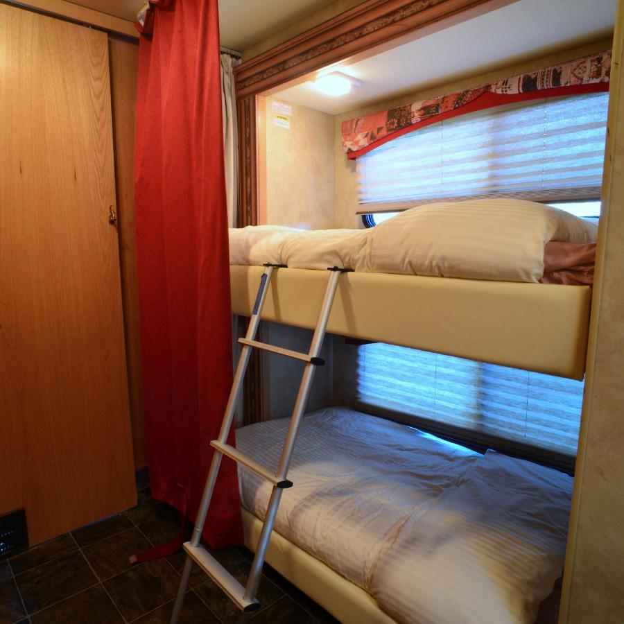 Luxury American Rv With Hot Tub West Chiltington ภายนอก รูปภาพ