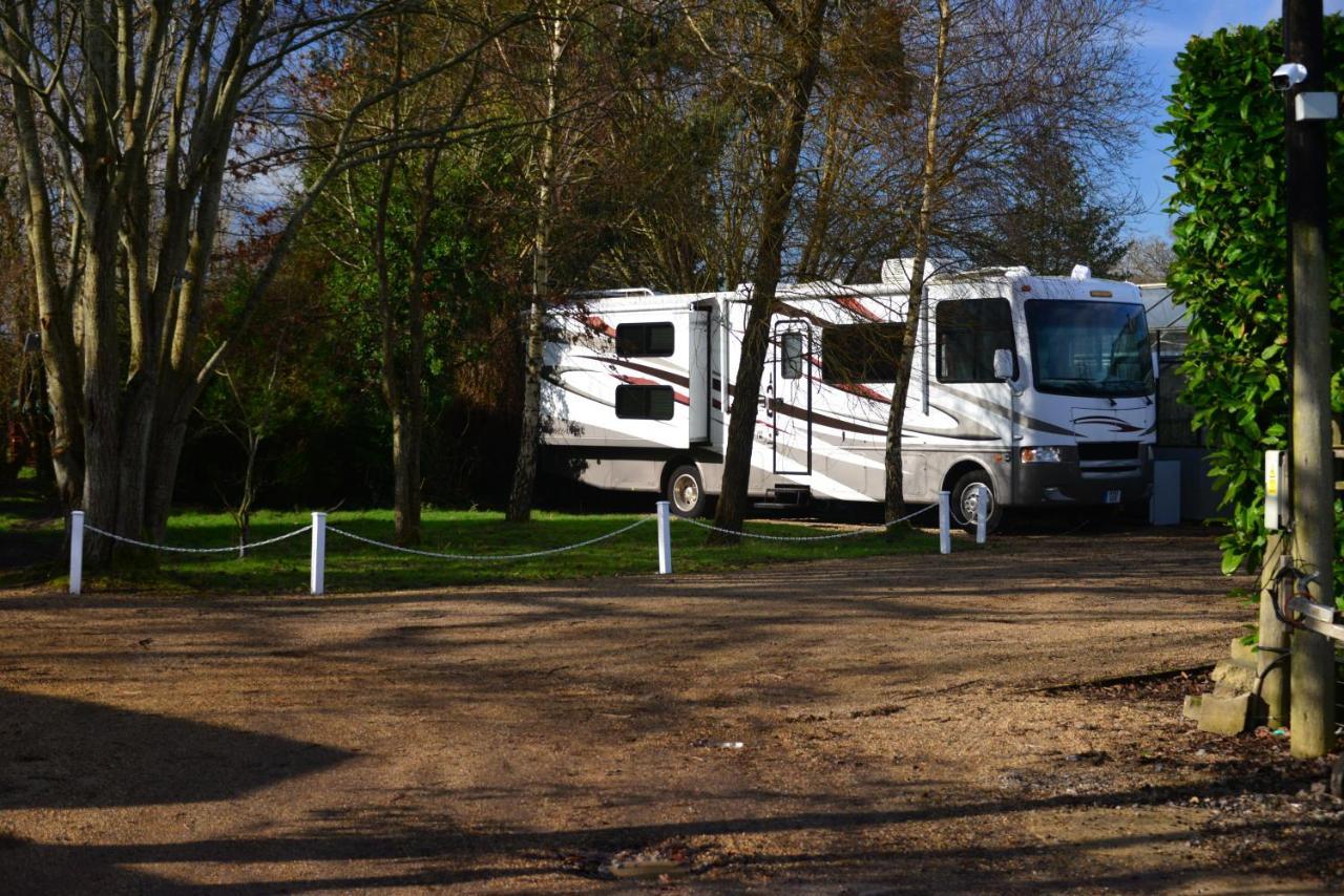 Luxury American Rv With Hot Tub West Chiltington ภายนอก รูปภาพ